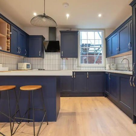 فيلا Pass The Keys Stylish Grade II Listed House كيلتنهام المظهر الخارجي الصورة
