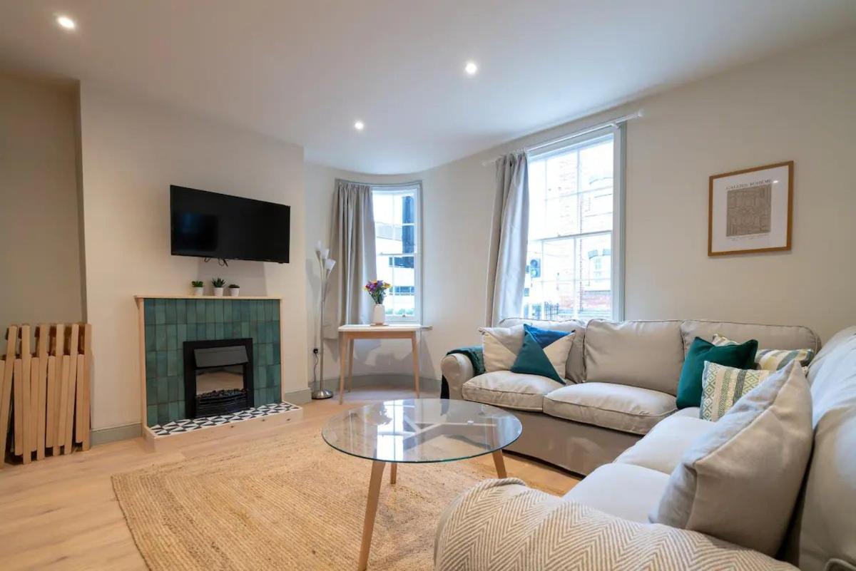 فيلا Pass The Keys Stylish Grade II Listed House كيلتنهام المظهر الخارجي الصورة