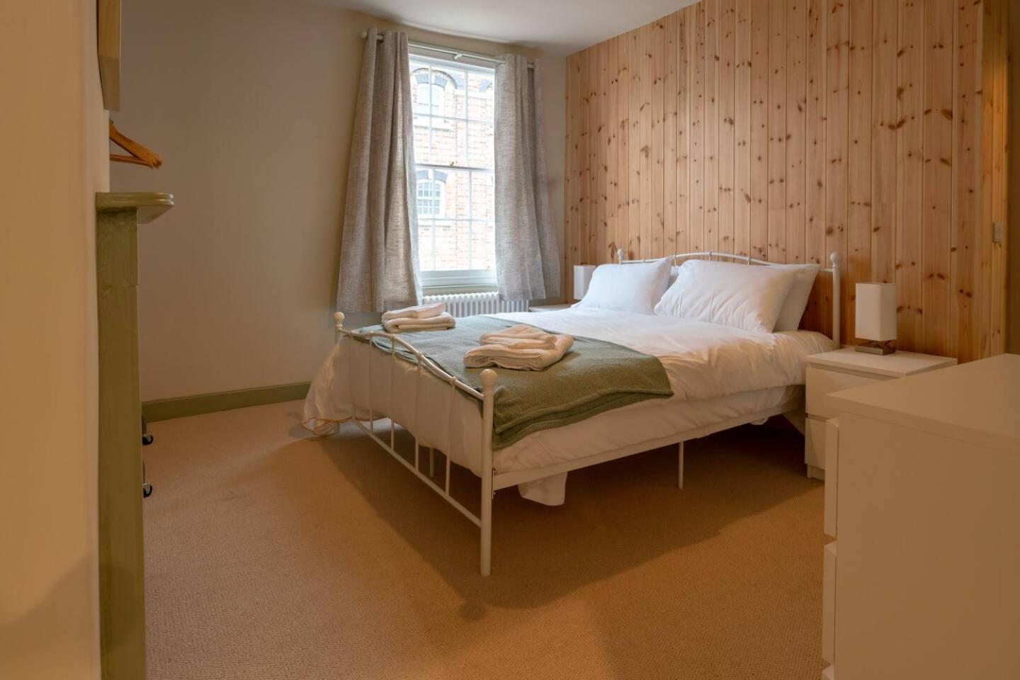 فيلا Pass The Keys Stylish Grade II Listed House كيلتنهام المظهر الخارجي الصورة